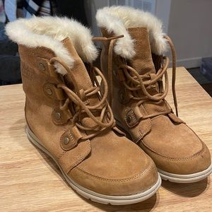 Sorel Explorer Joan Boots - hard to find color!